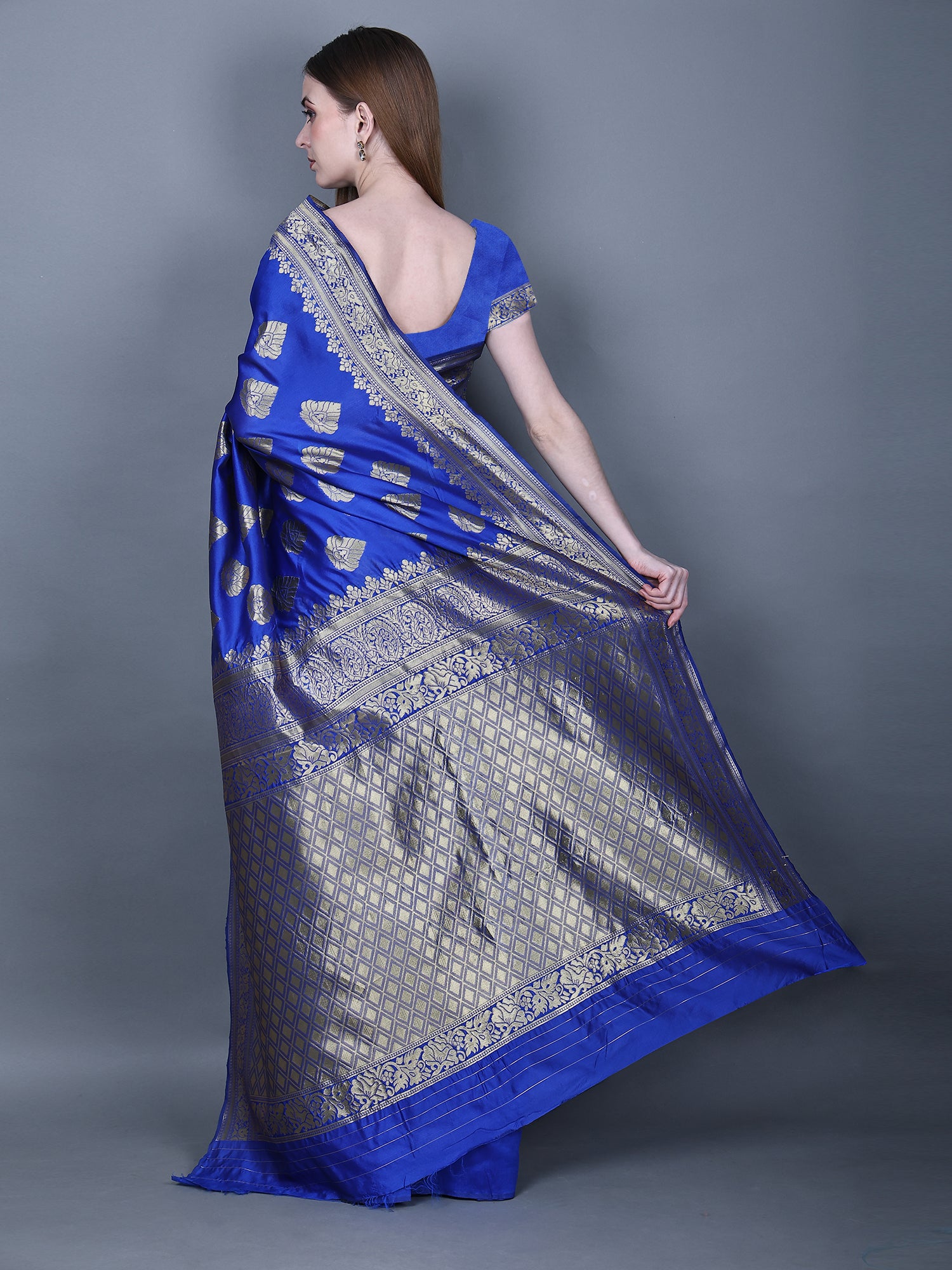 Celebrity Inspired Blue Saree With Unstitched Blouse for Big Ocassions