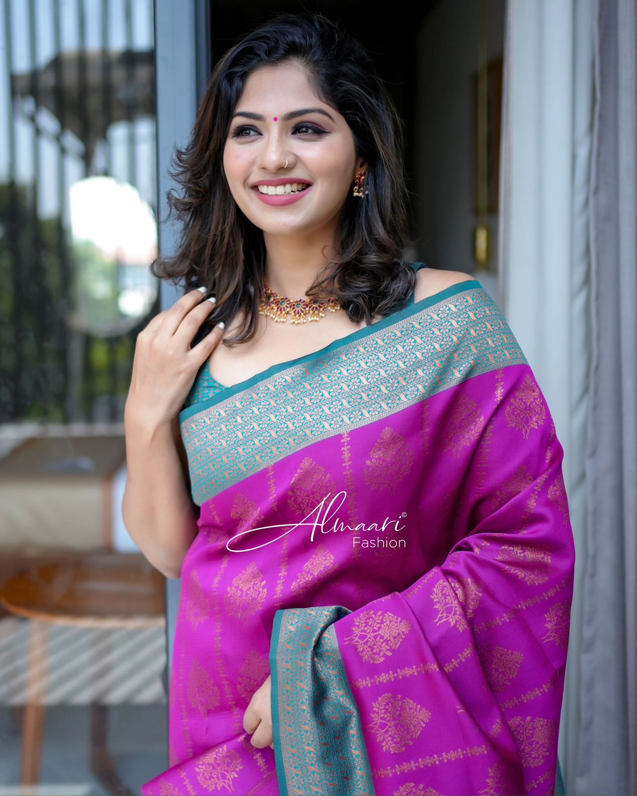 Sophisticated Jacquard Silk Saree with Floral Motifs