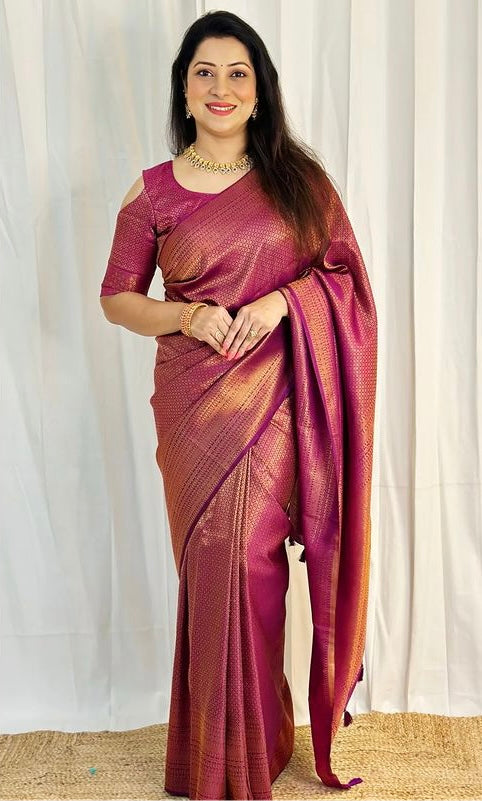 Sophisticated Jacquard Silk Saree with Floral Motifs