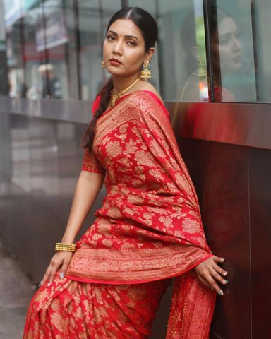 Beautiful South Indian Silk Saree with Contrast Pallu