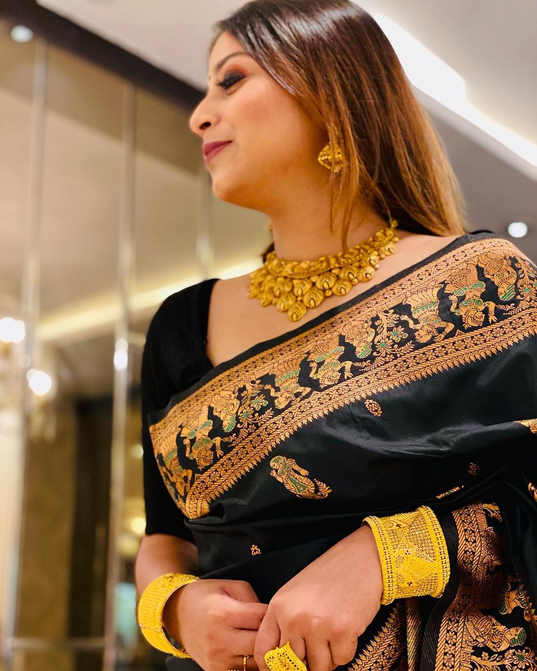 Stylish Designer Smooth Silk Saree with Pleats